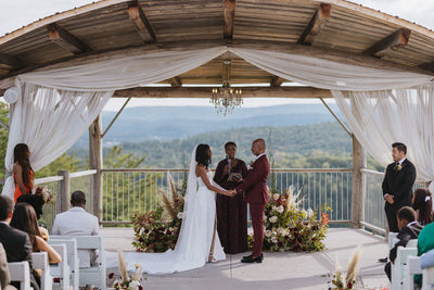 What You Need to Know Before Reaching Out to Your Wedding Florist