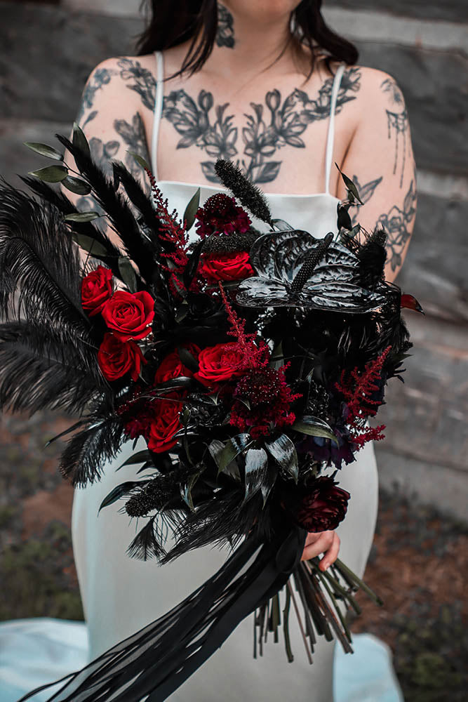 dark moody wedding flowers, black wedding, gothic wedding flowers, black roses bridal bouquet, ottawa wedding florist, ottawa wedding flowers