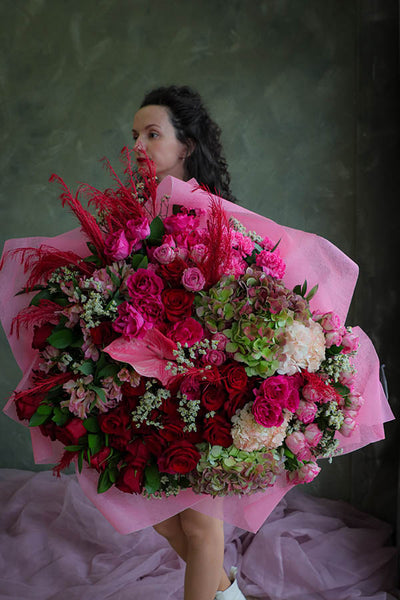luxurious flowers ottawa; flower delivery; red roses huge bouquet; valentine's day flowers
