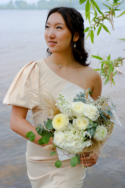 white flowers; white bouquet; elegant flowers; cream flowers; ottawa flower delivery; ottawa florist