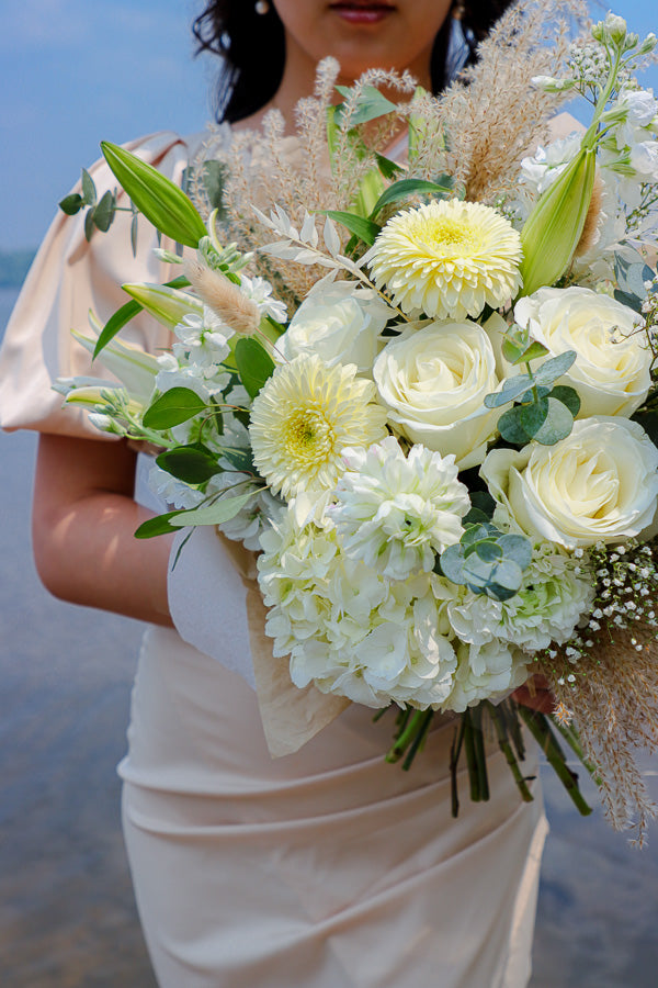 white flowers; white bouquet; elegant flowers; cream flowers; ottawa flower delivery; ottawa florist