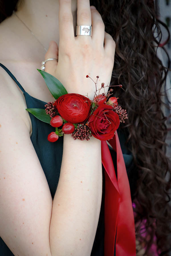 red corsage; burgundy corsage; corsage ottawa; corsage for prom; wedding corsage; ottawa florist