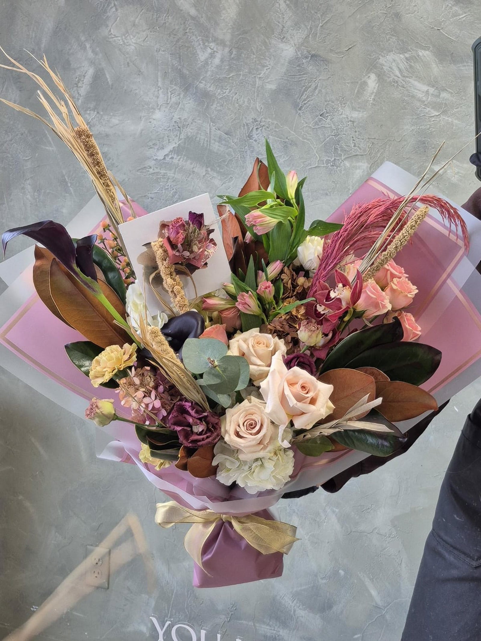 beautiful nude cream brown flower bouquet, carpinus zodiac flowers