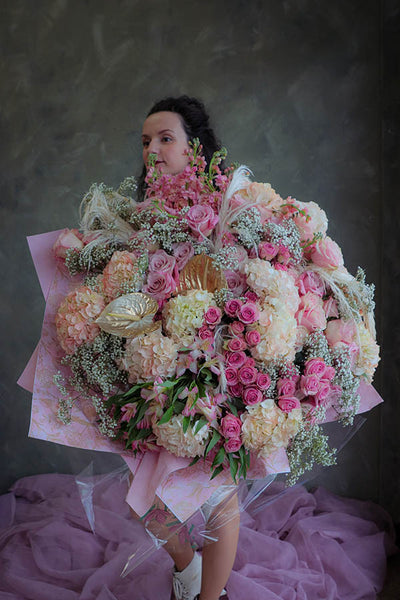huge luxurious bouquets; vip flowers ottawa; enormous bouquet; pink and white flowers