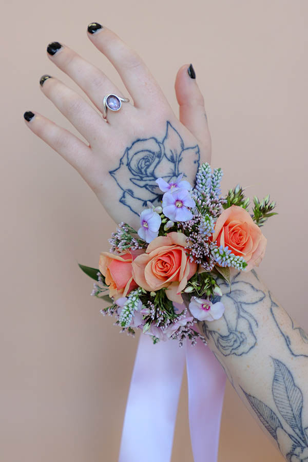 beautiful flower corsage, wrist corsage ottawa, ottawa corsage, peachy lavender flower corsage