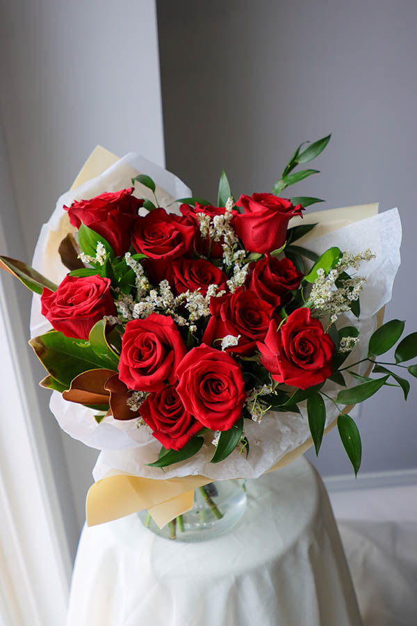 dozen red roses ottawa; flower delivery; roses ottawa