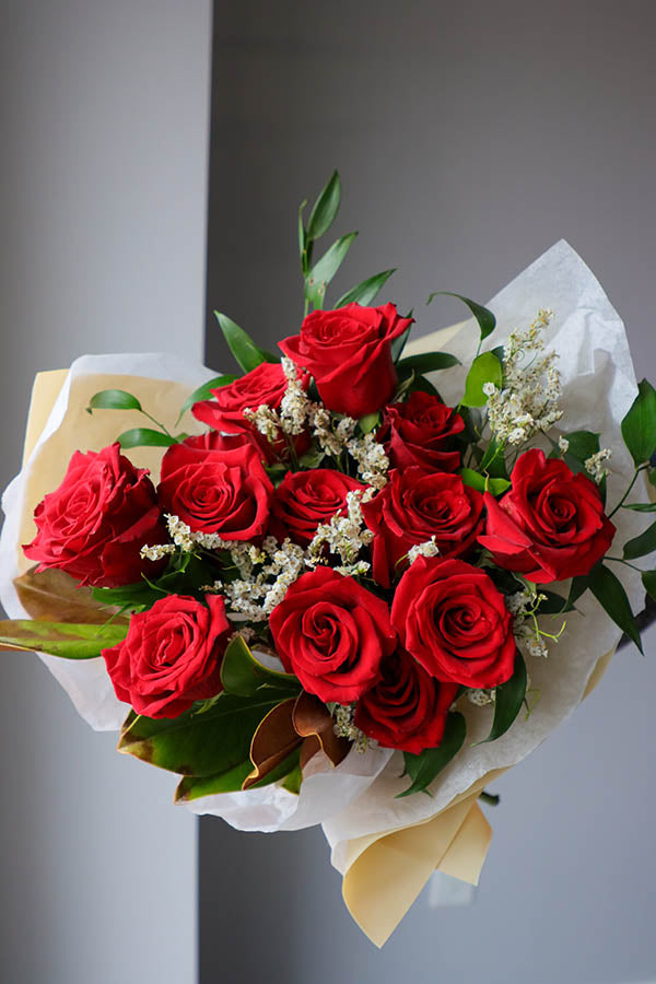 dozen red roses ottawa; flower delivery; roses ottawa