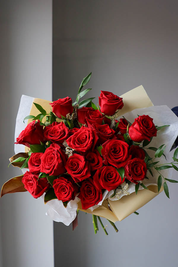 dozen red roses ottawa; flower delivery; roses ottawa