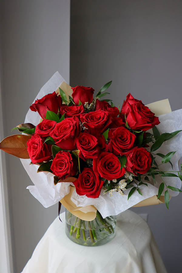 dozen red roses ottawa; flower delivery; roses ottawa