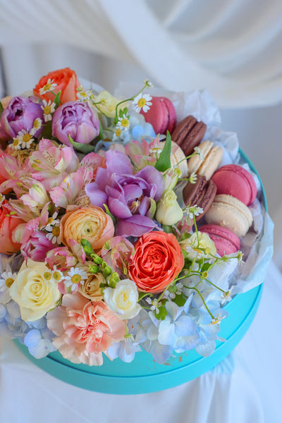 Tender Flower Macaron Box