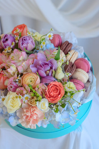 Tender Flower Macaron Box