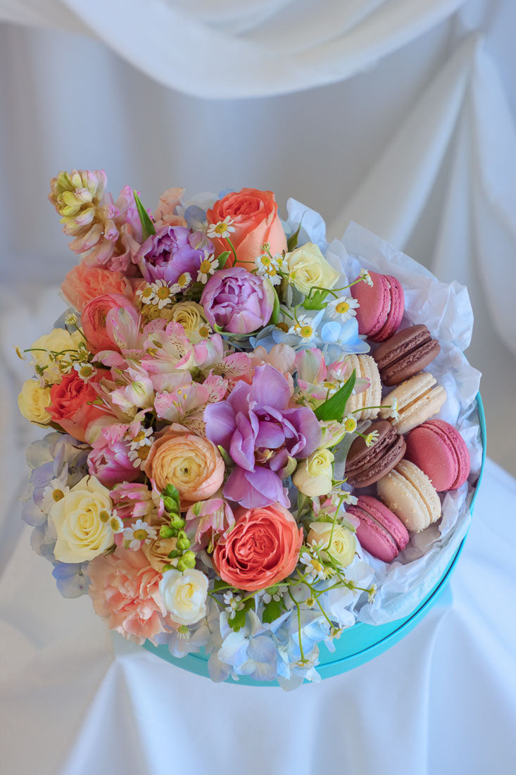 Tender Flower Macaron Box