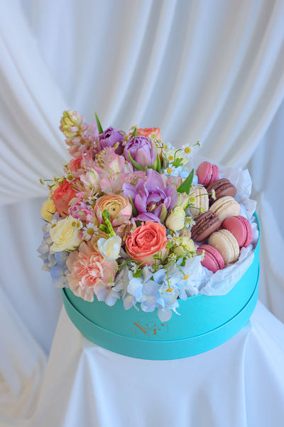 Tender Flower Macaron Box