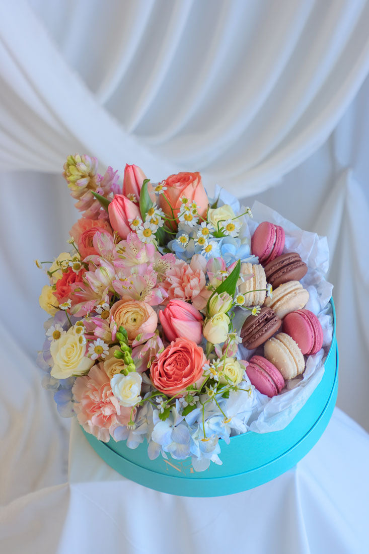 Tender Flower Macaron Box