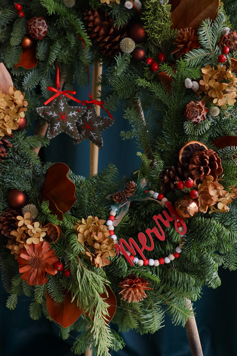 28" Grand Vintage Winter Wreath