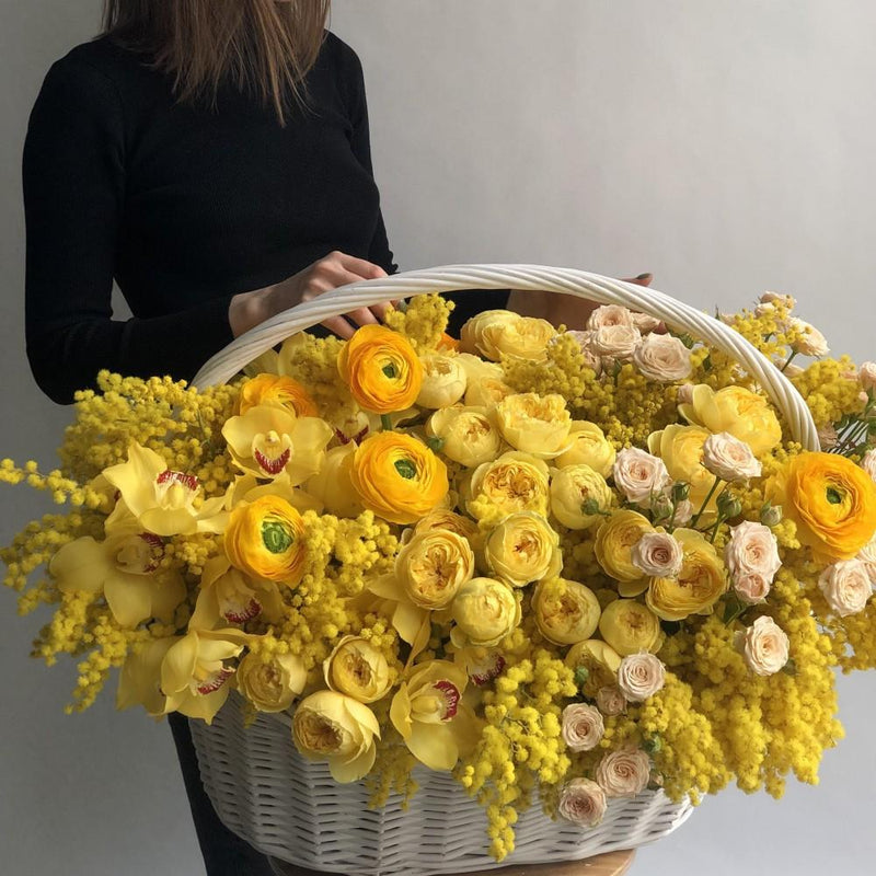luxurious vip flowers; premium yellow flowers in a basket