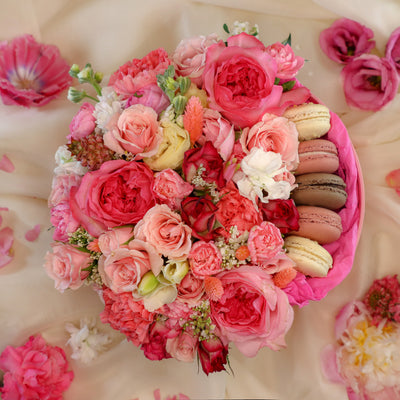 flowers in a box, flower macaron box, pink flowers, pink bouquet, macarons with flowers