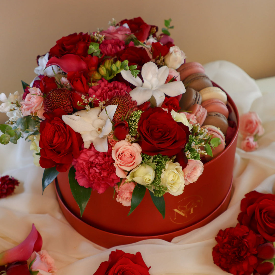 flowers in a box, flower macaron box, red flowers, romantic bouquet, romantic flowers