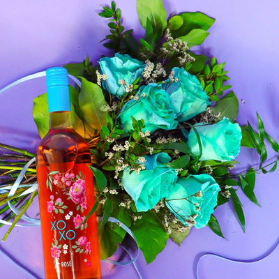 roses and wine; blue roses bouquet; flowers with rose wine; turquoise roses