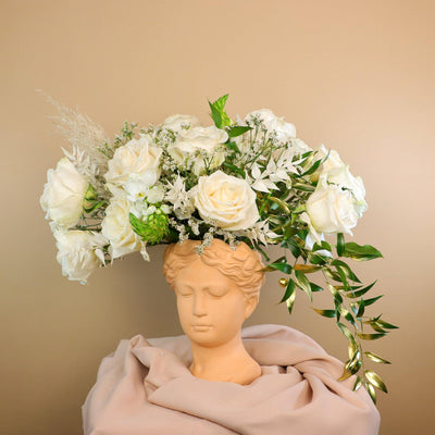 head vase; face vase; elegant flower arrangement in a vase; white roses bouquet; white and gold centerpiece