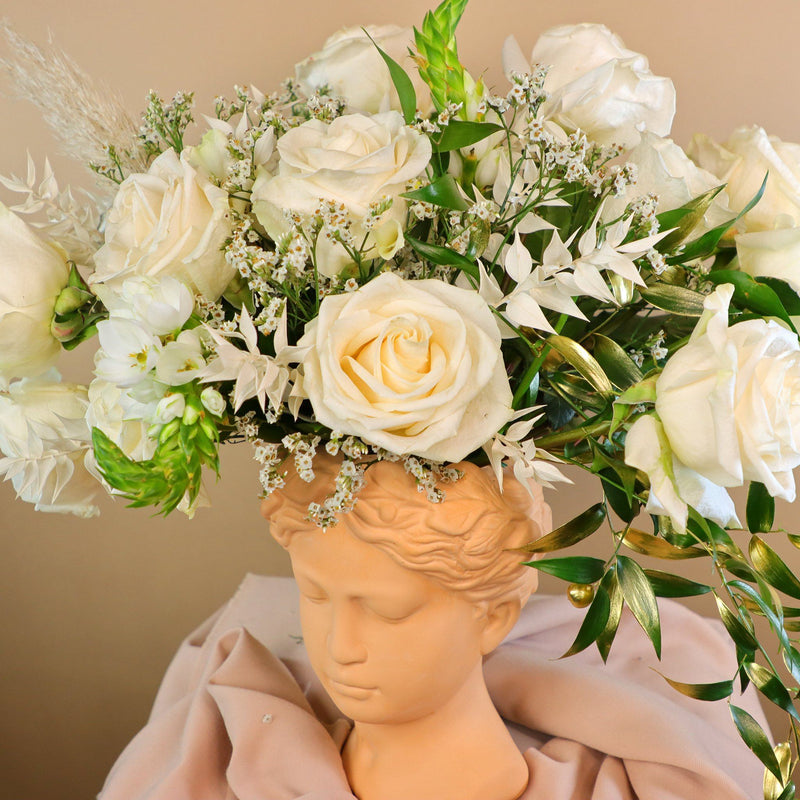 head vase; face vase; elegant flower arrangement in a vase; white roses bouquet; white and gold centerpiece