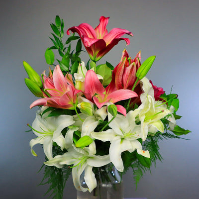 oriental lilies bouquet; lilies in a vase 