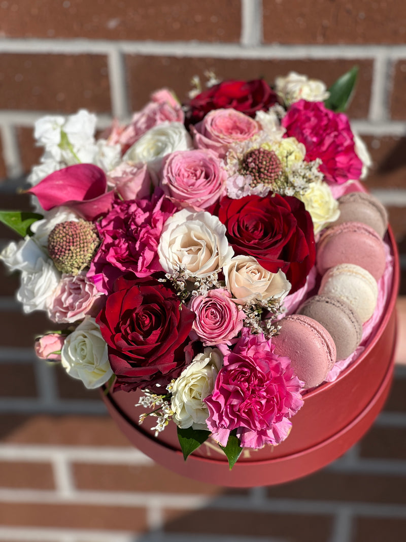 flowers in a box, flower macaron box, red flowers, romantic bouquet, romantic flowers