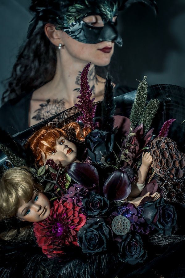 halloween bouquet, halloween flowers, spooky flowers, mysterious bouquet, halloween gift
